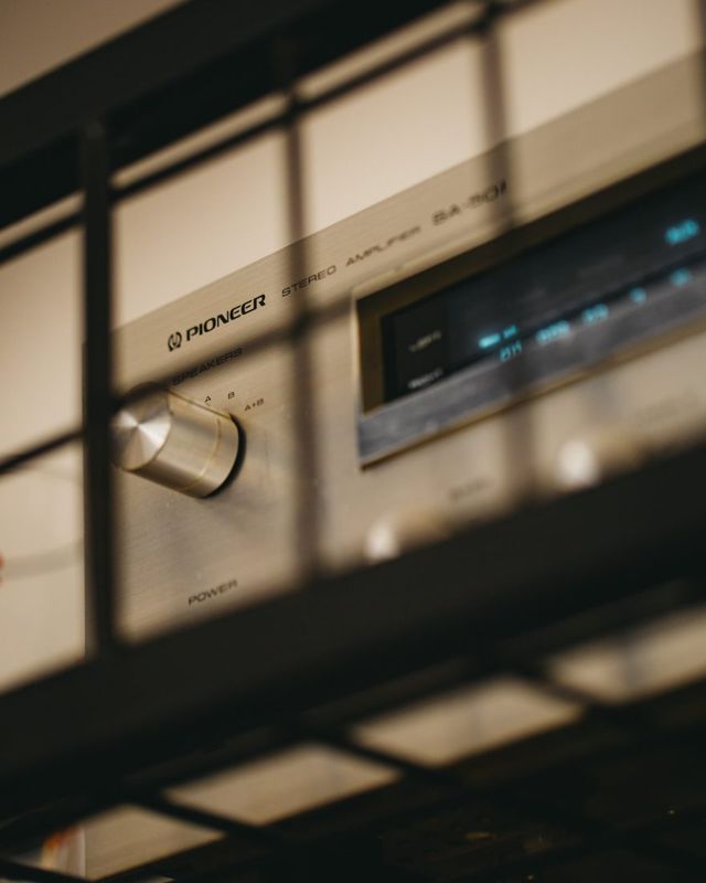 Amplificateur vintage dans la salle